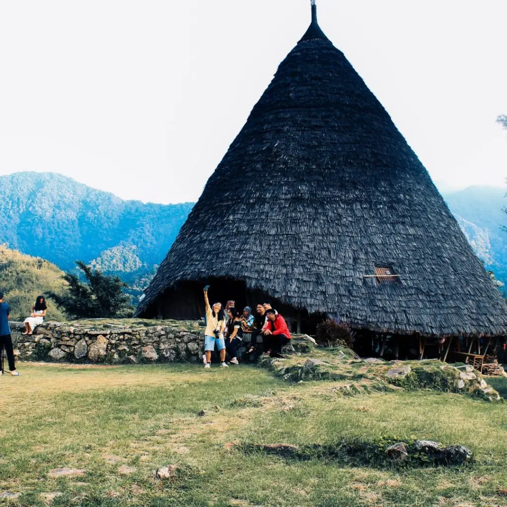 GROUP PHOTO in front of WAE REBO TRADITIONAL house mbaru niang