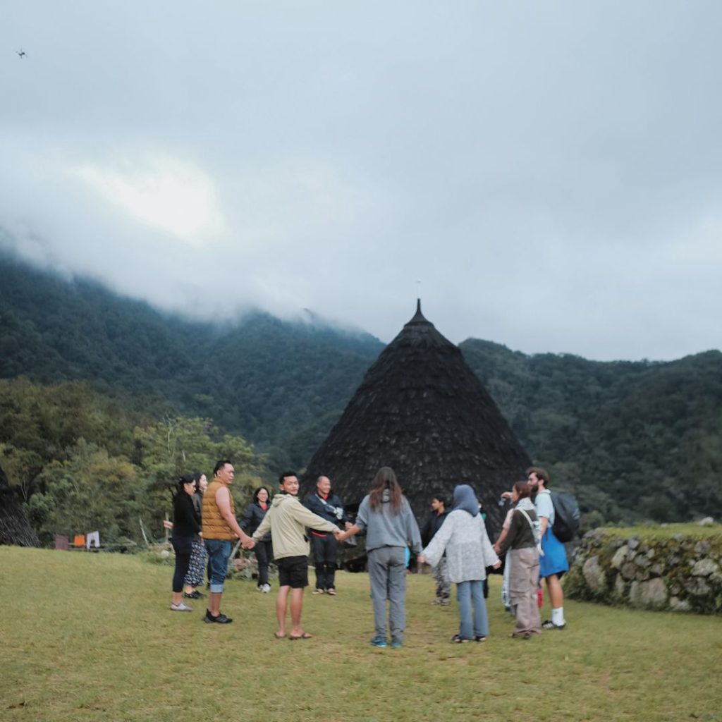 GROUP PHOTO AT WAE REBO TRADITIONAL VILLAGE
