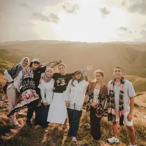 group photo at wairinding hill sumba while sunset